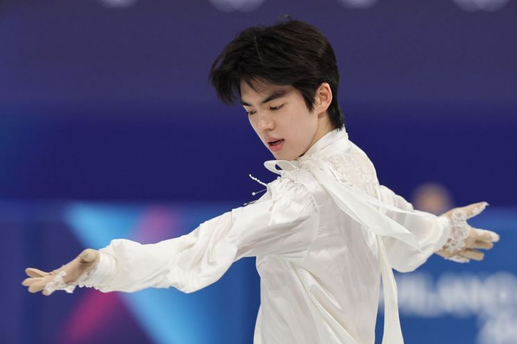 아! 아깝다 '0.98점'…男피겨 역사 쓴 차준환, 최종 4위  