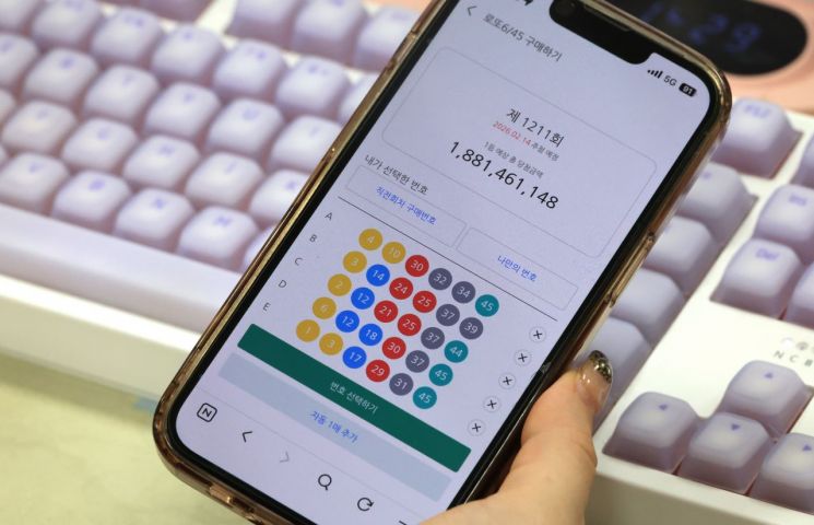 “로또, 손안에 들어온 지 일주일”…편의성 뒤에 숨은 ‘판매점 상생’ 고차방정식