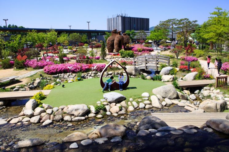 아는 사람은 찾아서 가는 휴게소, 차 세우게 만드는 이유가 있네[디깅 트래블]