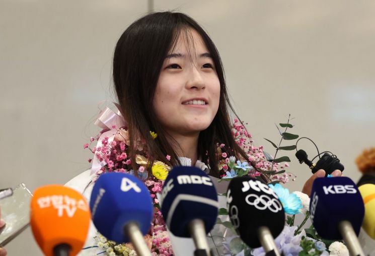 최가온 금의환향 "할머니 육전·마라탕·두쫀쿠 다 먹고 싶어요"