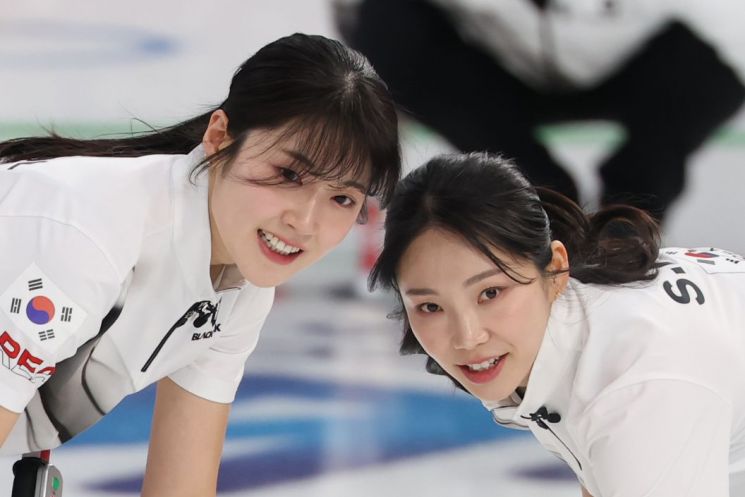 "K팝 스타인줄"…韓컬링 대표팀 미모에 日언론도 열광 