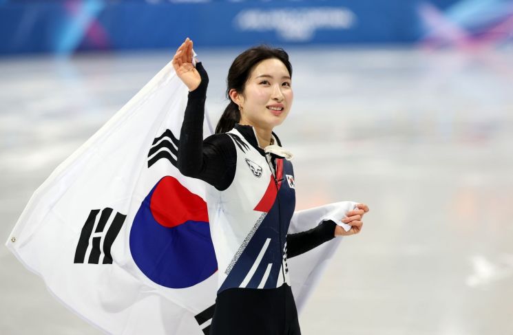 김길리 쇼트트랙 여자 1000m 동메달…막판 역주 눈길