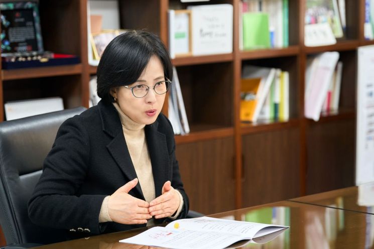 강동구 현안에 대해 설명하는 이수희 강동구청장. 강동구 제공.