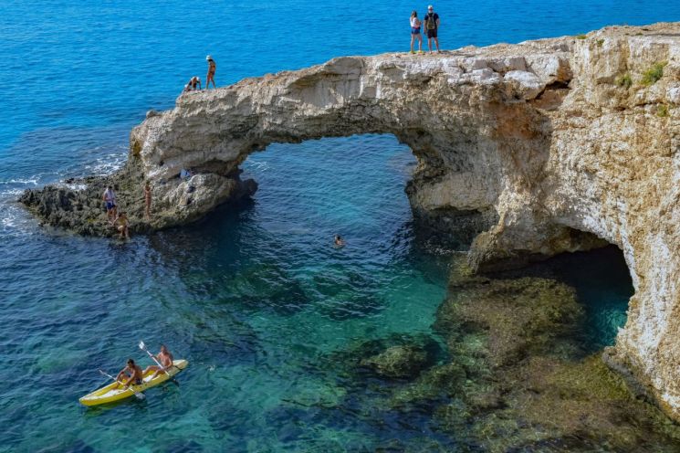 '청혼 명소' 연인의 아치, 해안 폭풍에 붕괴
