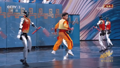 "취권에 도마 체조까지" 中 춘제 휴머노이드 로봇 장기자랑