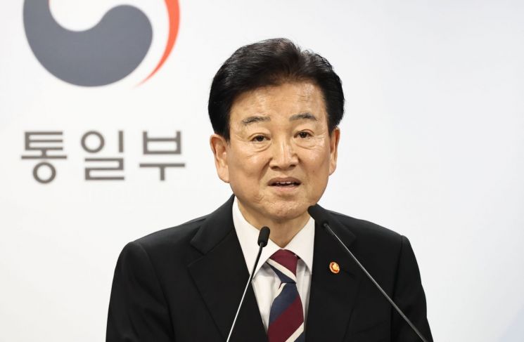 北당대회 앞두고 '무인기' 또 사과한 통일장관…조사결과는 '아직'