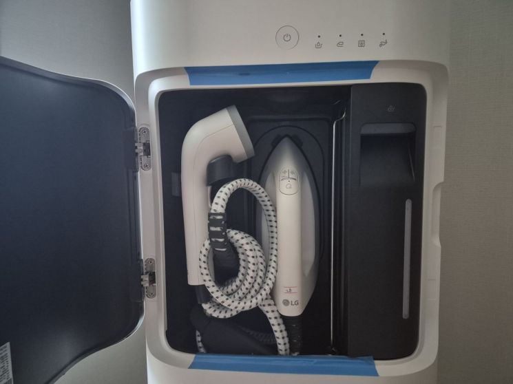 집안에 '290만원 짜리 세탁소' 들여놨어요…쭈글쭈글 옷들 싹 펴졌네[언박싱]