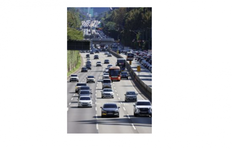 설연휴 마지막날 귀경길 일부 정체…부산→서울 '5시간'