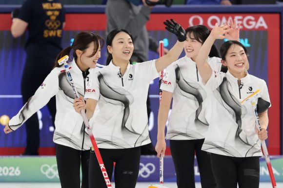 女컬링, 스웨덴 8-3 제압…준결승 진출 청신호