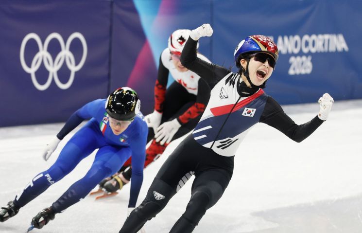 캐나다 '휘청' 람보르길리 질주 金 터졌다…3000m 女계주 8년만에 정상 탈환