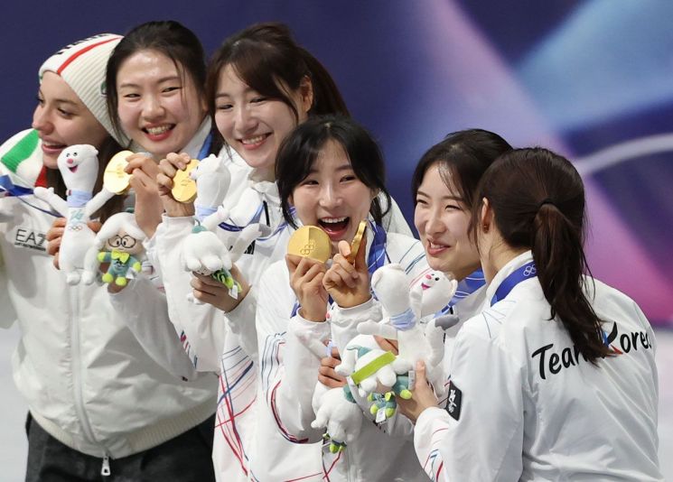 캐나다 '휘청' 람보르길리 질주 金 터졌다…3000m 女계주 8년만에 정상 탈환