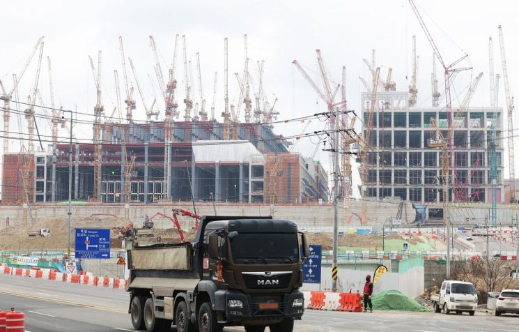 경기도 용인시 처인구 원삼면 용인반도체클러스터 일반산업단지 공사현장에서 분주하게 공사가 진행되고 있다. 연합뉴스