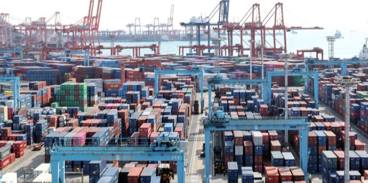 트럼프 "더 강력한 관세 수단있다…전 세계 10% 추가 관세"