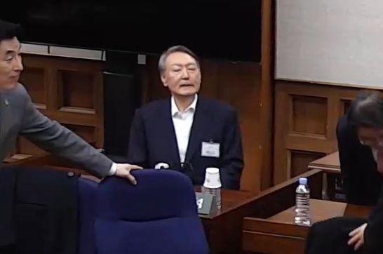 '무기징역' 윤석열, 다시 서울구치소 2평 독방으로…저녁은 미역국·잡곡밥