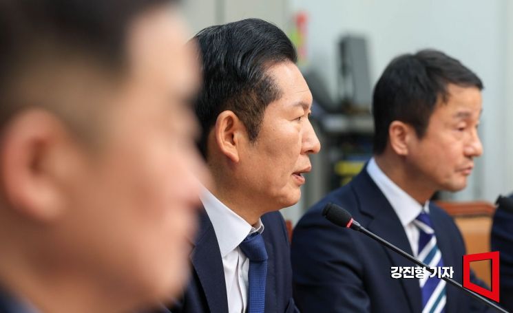 정청래 더불어민주당 대표가 20일 서울 여의도 국회에서 열린 최고위원회의에 참석해 모두발언 하고 있다. 2026.2.20 강진형 기자