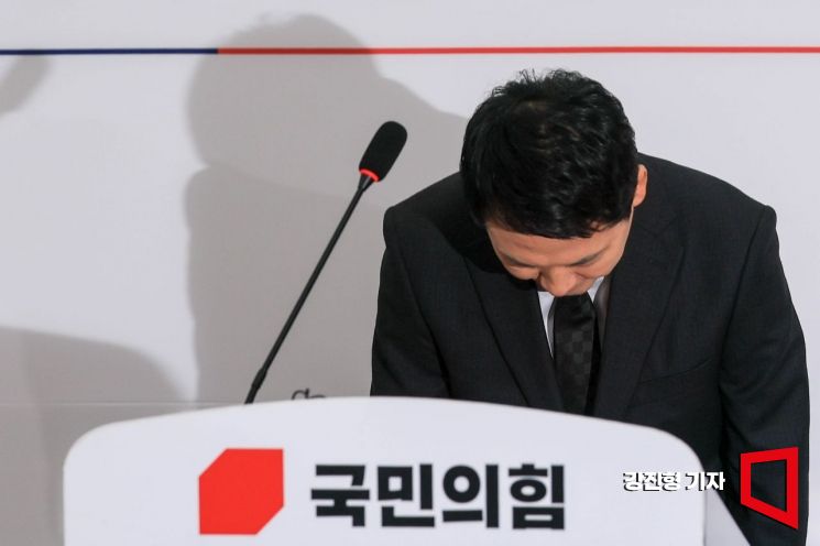 국힘 원외, 절윤 거부 장동혁에 "사퇴하라"