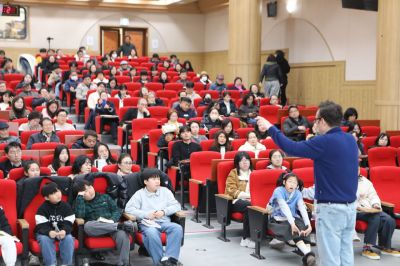 지난 11일 전남대가 역사 스토리텔러 '썬킴'을 초청해 '비극의 시작점, 1948년 그날에는 무슨 일이 있었나' 여순사건 특강을 진행했다. 전남대학교 제공