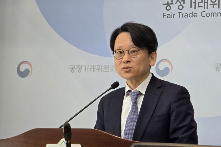 유성욱 공정거래위원회 조사관리관이 지난 20일 정부세종청사 공정거래위원회 기자실에서 7개 밀가루 제조판매 사업자의 부당 공동행위에 대한 심사 결과 보고서의 내용을 설명하고 있다. 연합뉴스