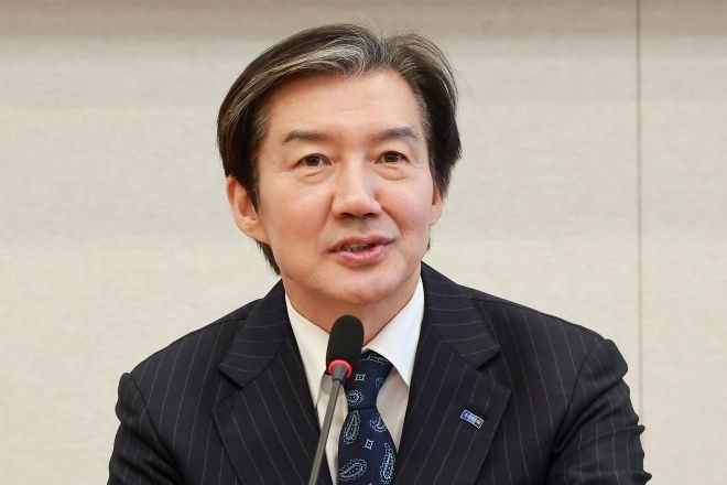 '올드'·'반명' 프레임에 불쾌감… 조국 "대통령 파는 자들 조심해야"