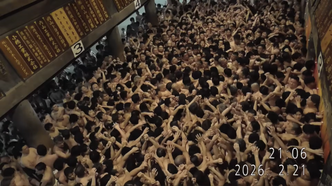 "부적 내꺼야" 우당탕…500년 전통 '알몸 축제' 1만명 몰리더니