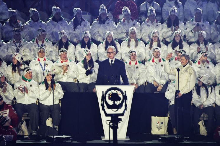 에베레스트 6.8배 높이 접시 쌓였다…밀라노 동계올림픽 '역대급 소비'