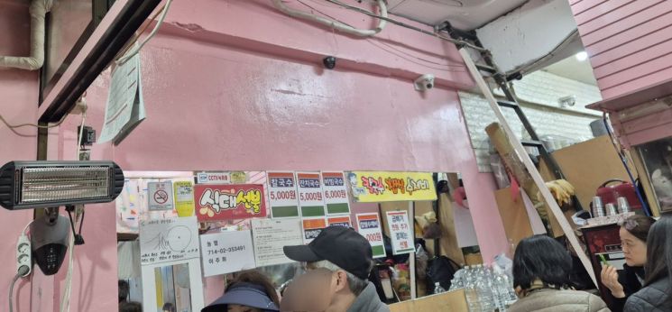 "尹 무기징역 마땅하다"…'보수의 심장' 서문시장 민심은 싸늘[르포] 