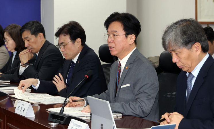 김영훈 노동장관 "개정 노동조합법 현장 안착 총력…예측 가능 교섭질서 만들 것"