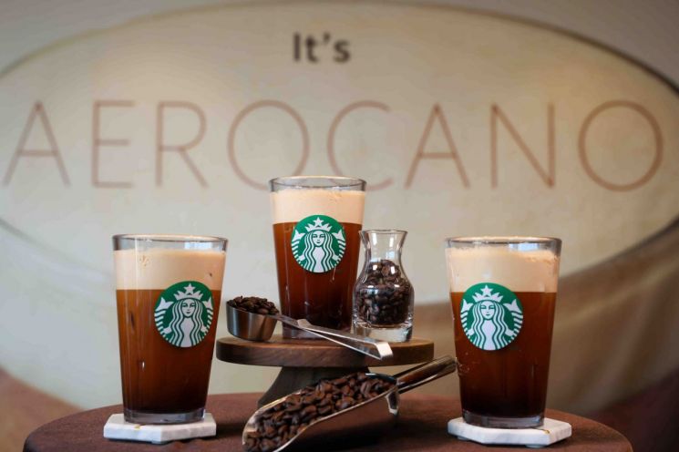 '얼죽아 왕국' 공략…스타벅스, 세계 최초 '에어로카노' 한국 출시