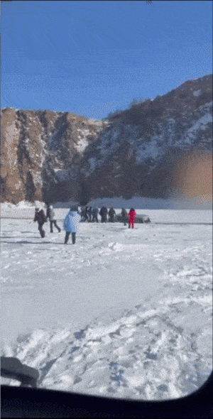 '겨울 관광 명소' 바이칼호 안전 경고 무색…한 달 새 두 번째 인명사고