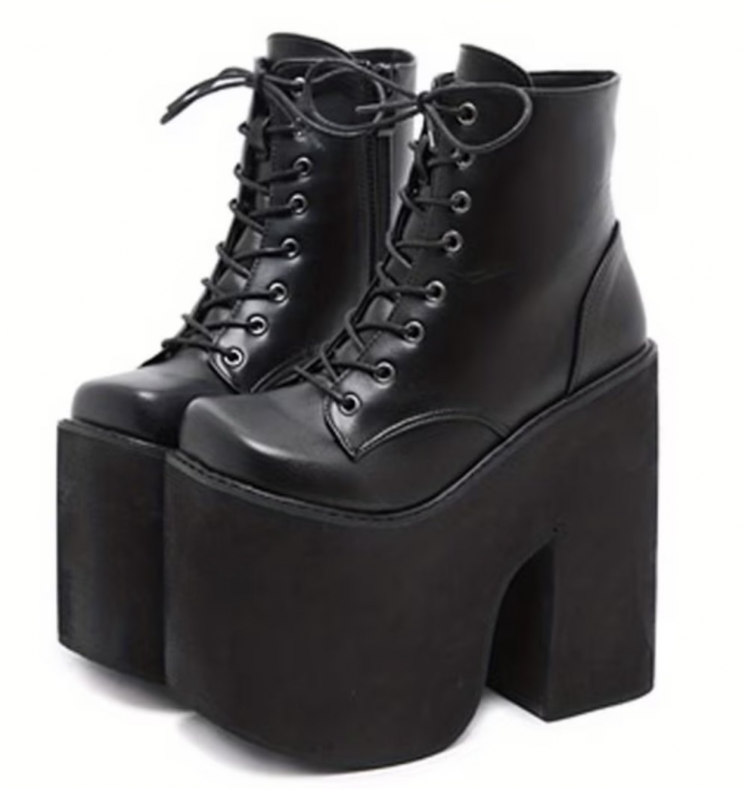 "이 부러져" 목격담…15㎝ 아찔한 통굽 신고 콘서트 스탠딩