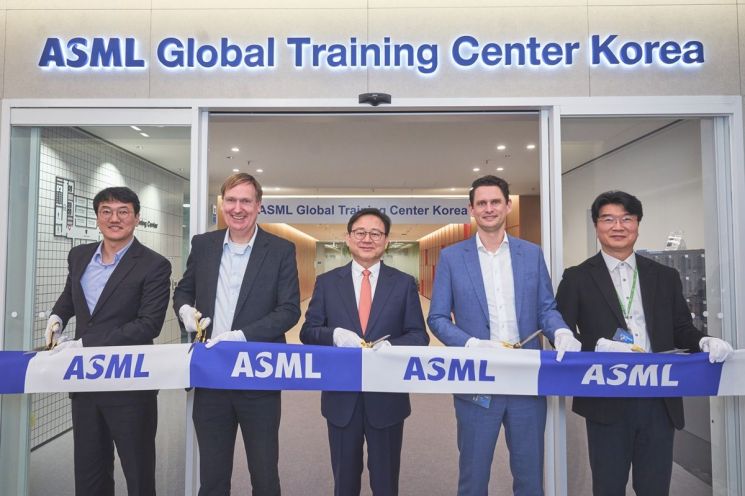 ASML 코리아, 글로벌 트레이닝 센터 개소…"CS엔지니어 연간 4000명 양성"