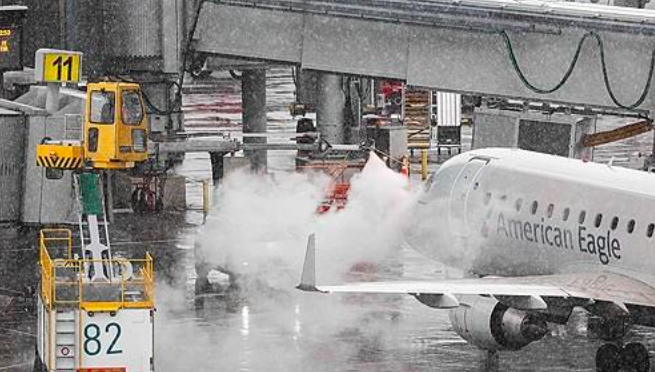 '비행기 9000편 결항'에 "집밖 나가지마라" 경고…폭설 비상 걸린 美 동부