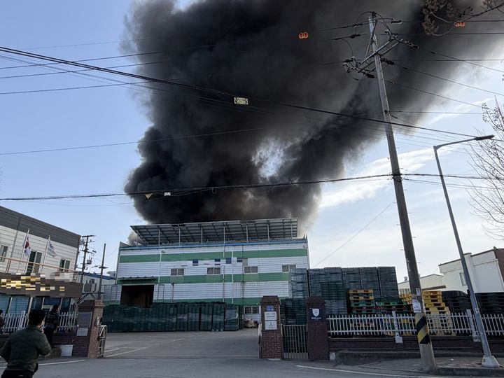 10분 새 펑펑…나주 공장·주택 덮친 불에 2명 부상