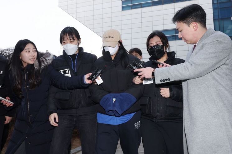 "Wearing Revealing Clothes in Midwinter, Got Irritated When I Helped Her Zip Up"... Man Claims to Have Dated Gangbuk Motel Woman