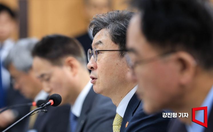 [포토] 모두발언하는 이억원 금융위원장