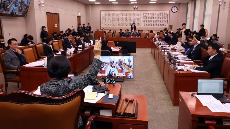 취득한 자사주 1년내 의무 소각…3차 상법 개정안 법사위 통과(상보)