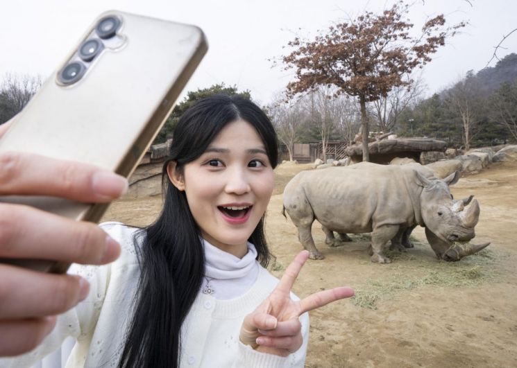 "기린, 코뿔소 걸어서 만나요"…에버랜드, '워킹 사파리' 운영