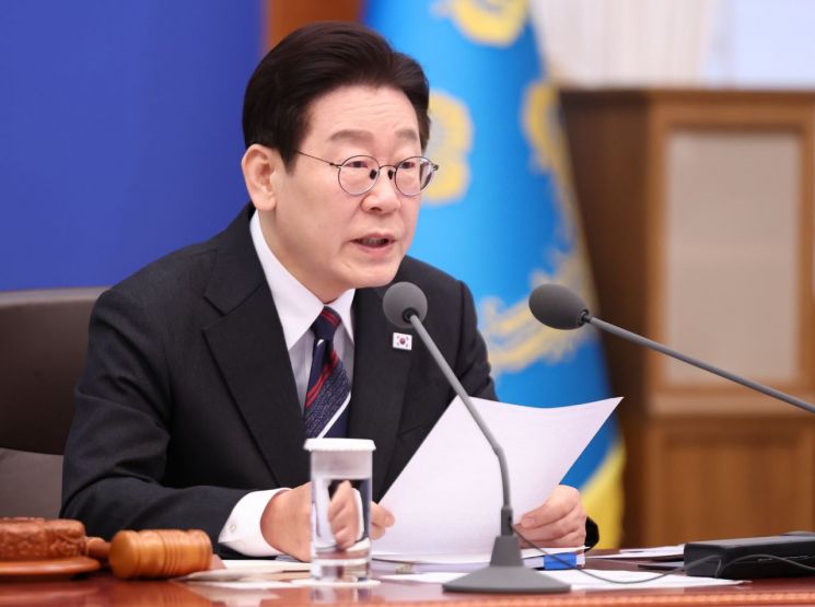 李대통령 "다주택 유지는 자유지만, 위험과 책임 피할 수 없을 것"