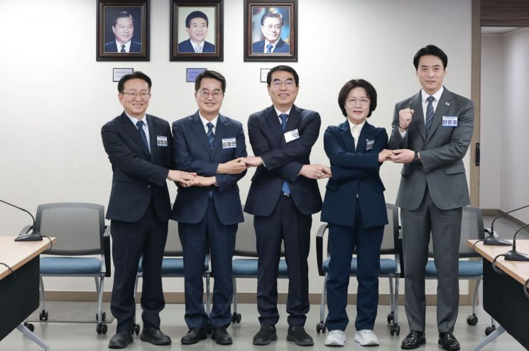 민주, 광역단체장 후보 검증 2일차…경기지사 도전자 5인 면접