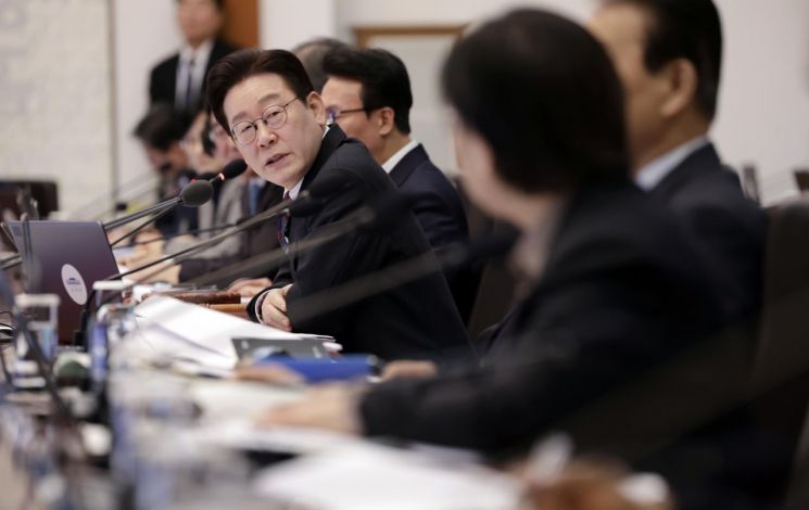 李대통령, 불공정 담합 근절 위해 "신고 포상금 몇백억이라도 줘라"