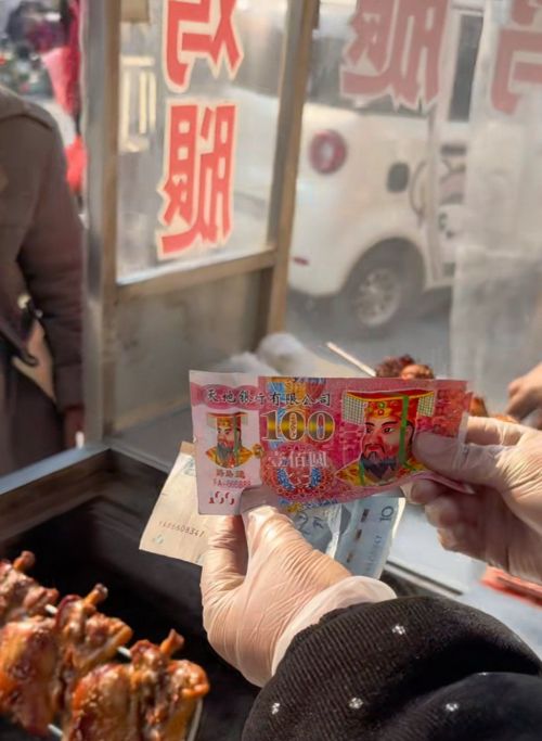 "무엇을 줘도 상관없다"…'저승돈' 낸 할머니에 음식 건넨 中 노점상