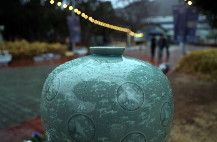 [포토] 비 내린 강진청자축제장, 청자와 도공비의 풍경