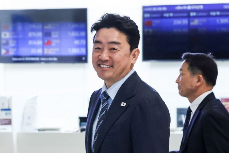 '전략특사' 강훈식, 1박3일 UAE 출국…"방산·AI 협력 확대"