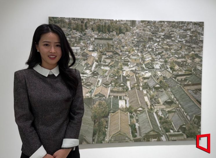 [갤러리 산책]선으로 꿰맨 도시의 기억…김란 첫 개인전 '드로우 백'