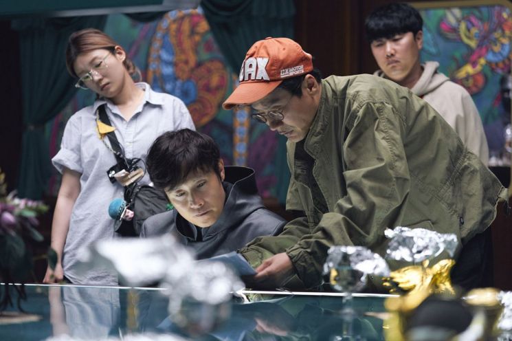 장벽 깬 거대 IP의 명암…'오징어 게임' 평점 6.7점 추락이 남긴 경고[실물 한류]