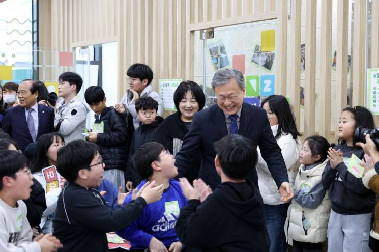 KBS 송신탑 사라진 자리에 책이 꽂혔다…16년 만에 문 연 '구로문화누리'