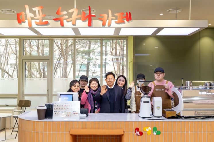 월 매출 1000만원 찍은 '마포 누구나 카페'...보건소에도 문 열어