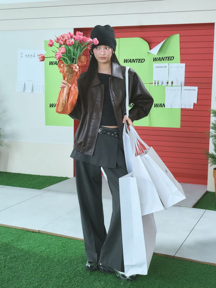 '셔츠 안에 또 셔츠' 누가 그렇게 입어 했는데…올 봄엔 달라요