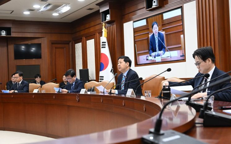 구윤철 "누적된 구조적 문제가 경제 발목...석화재편에 2.1조원 투입"