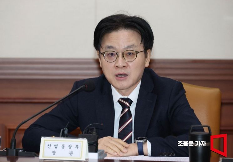 정부, 석화 재편 '대산 1호' 승인…2.1조 패키지 지원 쏟는다 (종합)